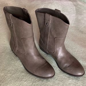 Bass boots